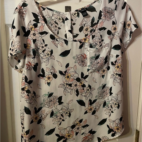 Torrid Women’s Plus Size Ivory Floral Georgette Blouse Top Size 1 - Picture 2 of 4
